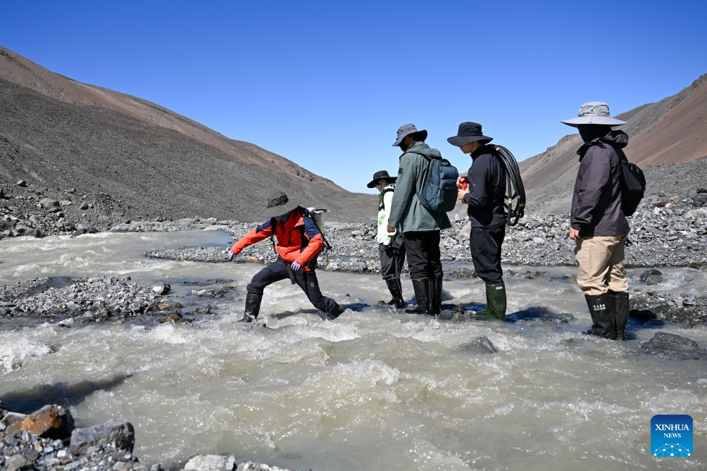 Scientific Research Conducted on Muz Taw Glacier in NW China's Xinjiang